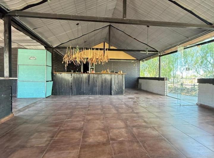 OPENHOUSE vende fabulosos locales amplios en El Challao. 1