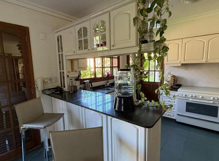 OPENHOUSE presenta a la venta hermosa casa ubicada en el Barrio Jardín Marista 2