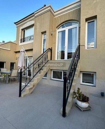 OPENHOUSE presenta a la venta magnífica casa ubicada en el prestigioso Barrio Dalvian. 4