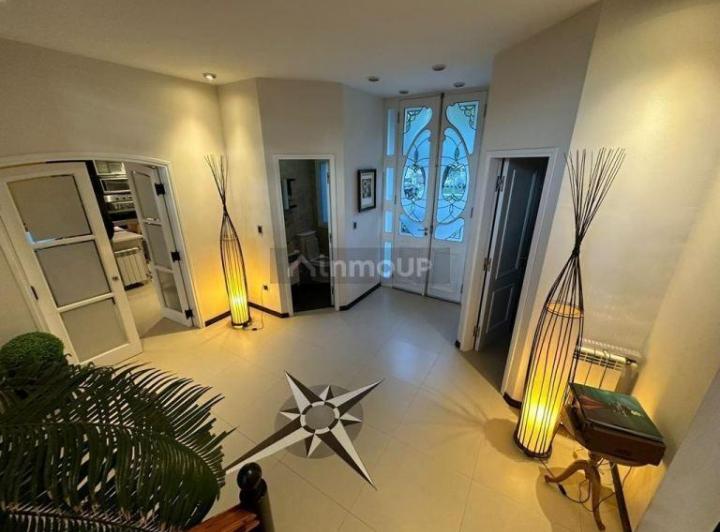 OPENHOUSE presenta a la venta magnífica casa ubicada en el prestigioso Barrio Dalvian. 5