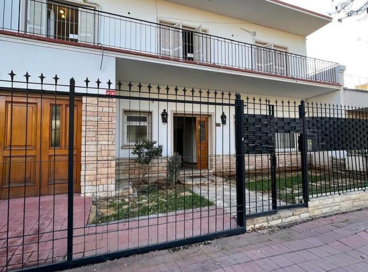 OPENHOUSE inmobiliaria alquila hermosa casa en barrio Bombal de Ciudad 2
