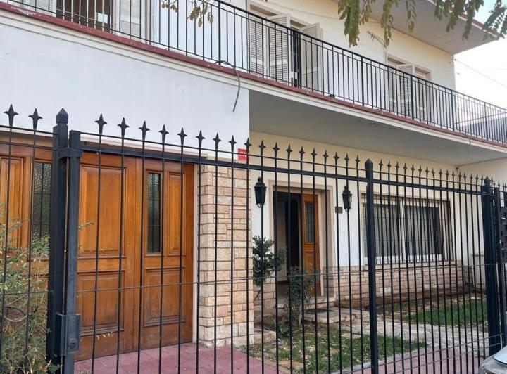 OPENHOUSE inmobiliaria alquila hermosa casa en barrio Bombal de Ciudad 4