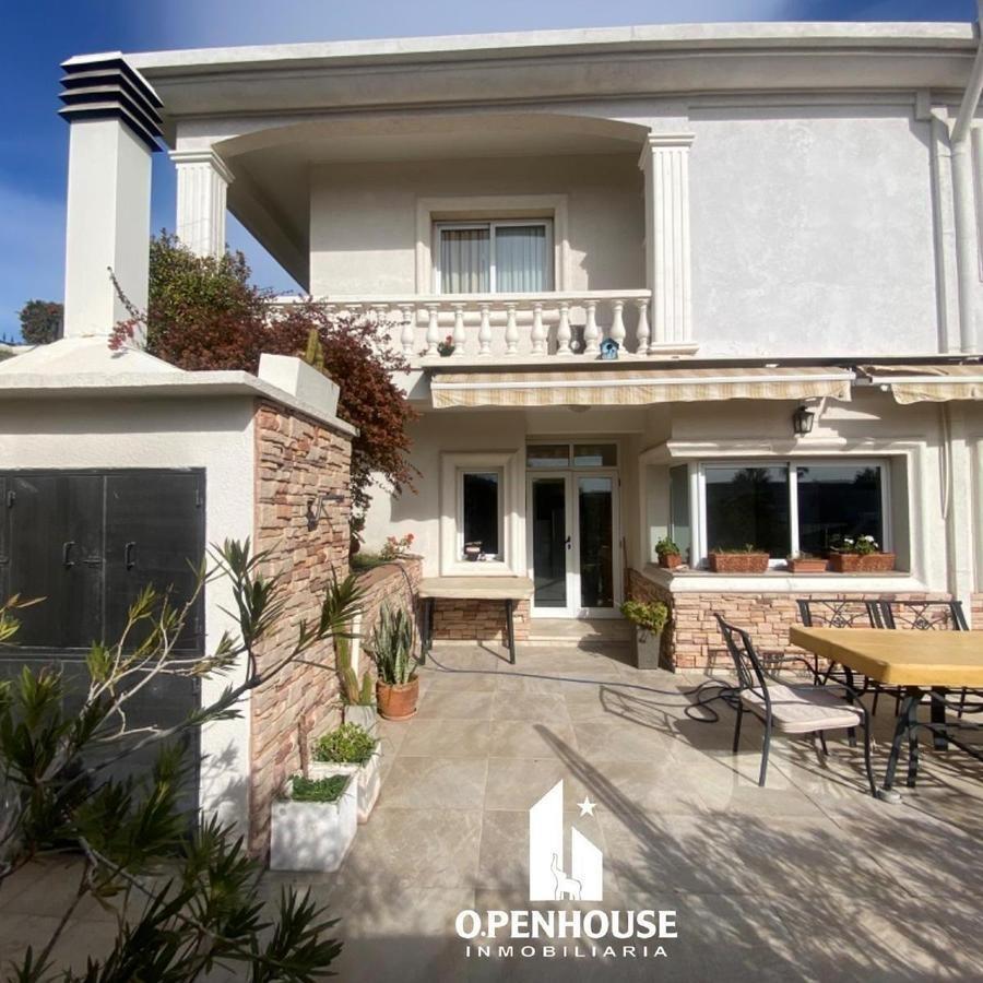 OPENHOUSE inmobiliaria vende increible casa en Barrio Palmares