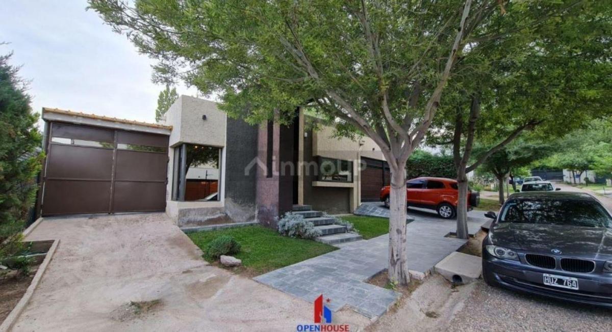 OPENHOUSE vende flamante casa en Barrio El Cortijo, Chacras de Coria