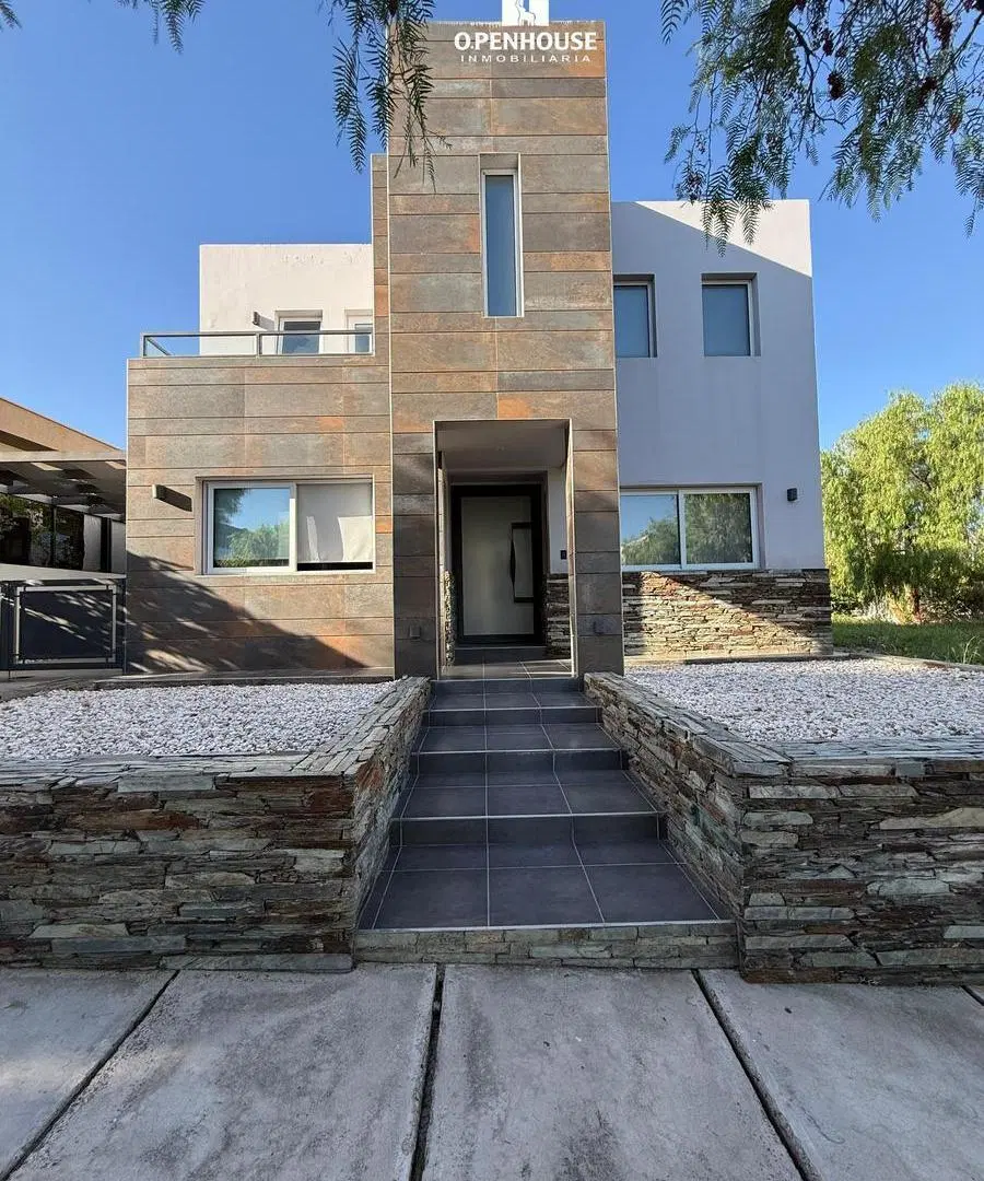 OPENHOUSE alquila excelente propiedad en Barrio Privado Dalvian 2