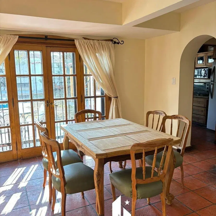 OPENHOUSE VENDE Fantástica casa en 5ta sección de la ciudad de Mendoza. 3