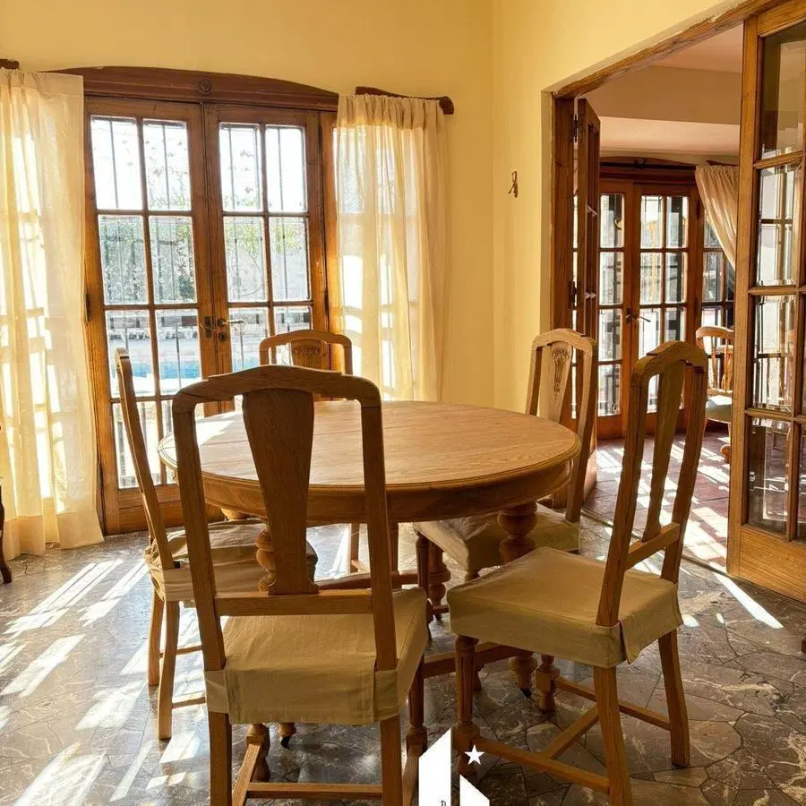 OPENHOUSE VENDE Fantástica casa en 5ta sección de la ciudad de Mendoza. 2