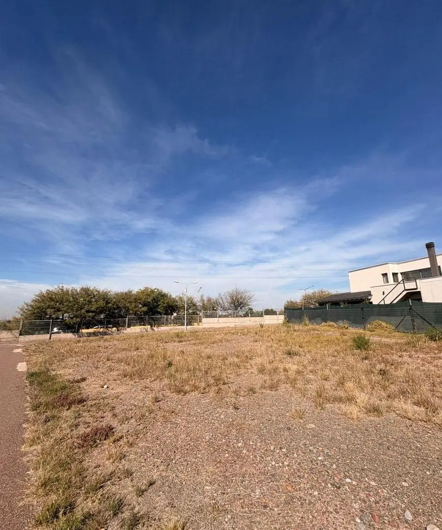 OPENHOUSE vende excelente terreno ubicado en Barrio Palmares "Las Jarillas", Luján de Cuyo. 8