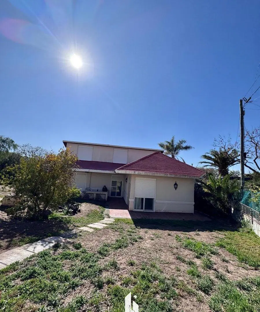 OPENHOUSE vende fabulosa y amplia casa en Barrio Dalvian 2