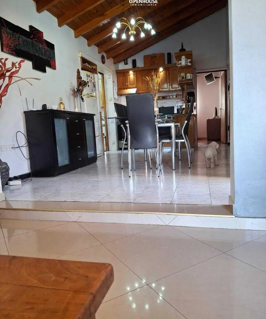 OPENHOUSE VENDE excelente casa en Las Heras. 1