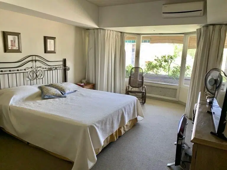 OPENHOUSE vende casa de categoría en Barrio Bombal 5