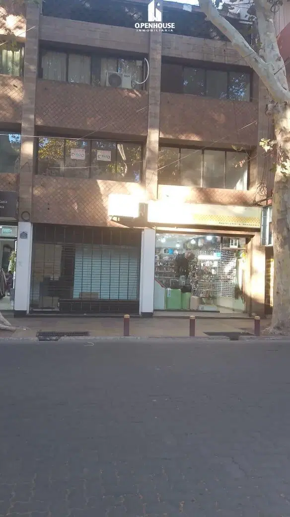 OPENHOUSE vende local comercial en Ciudad. 2