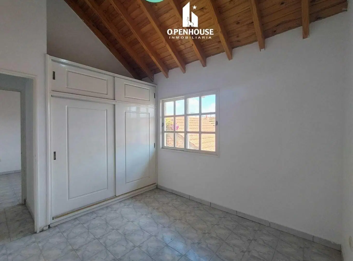 OPENHOUSE alquila departamento amplio y luminoso en B°Santa Ana 4