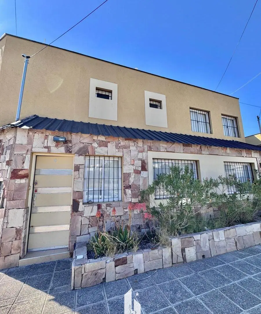 OPENHOUSE alquila hermoso duplex frente al prestigioso Barrio Dalvian 1
