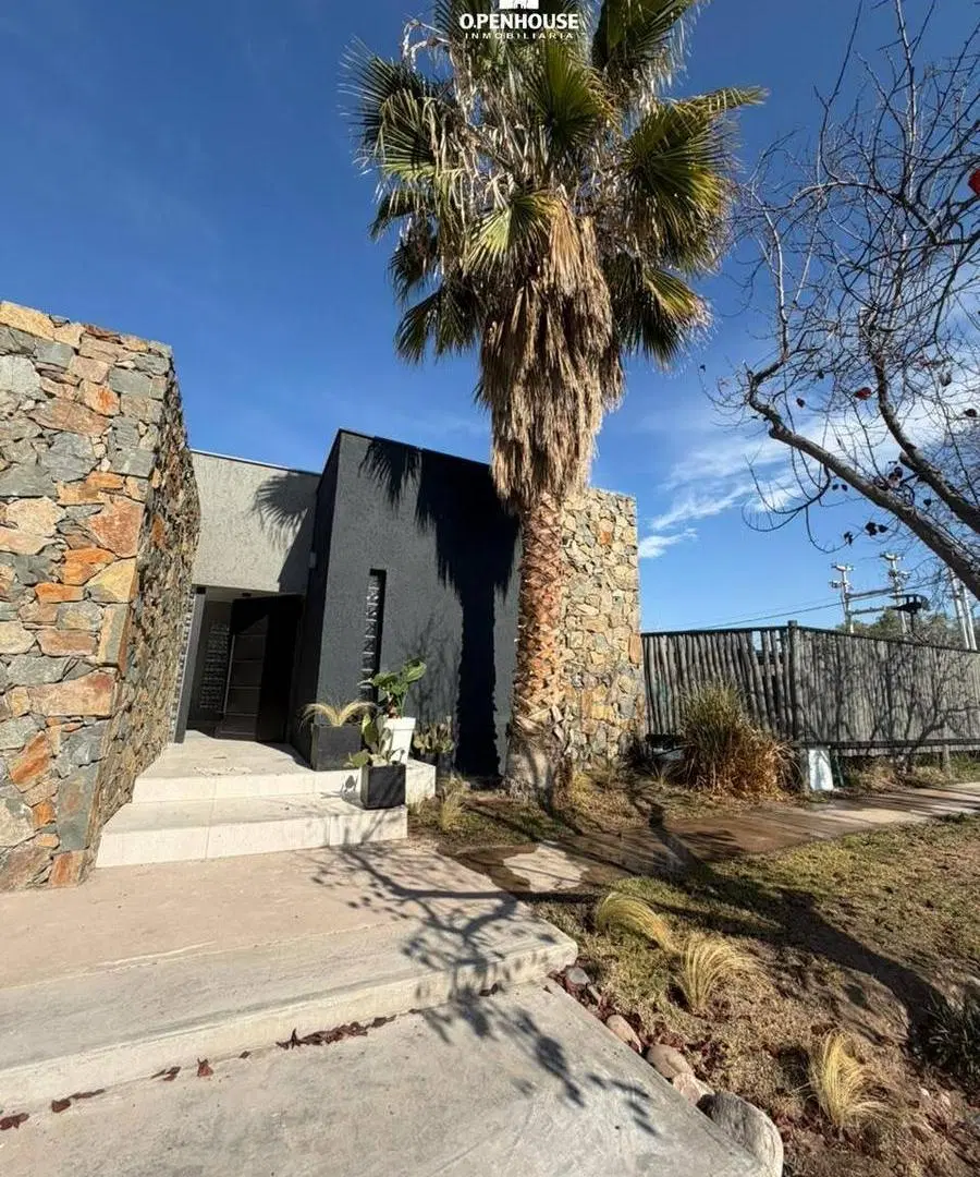 OPENHOUSE vende moderna casa en Bº Lomas de Terrada 1