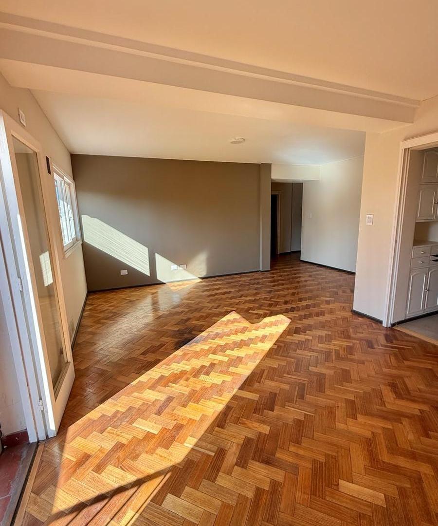 OPENHOUSE vende semipiso frente a la plaza Independencia