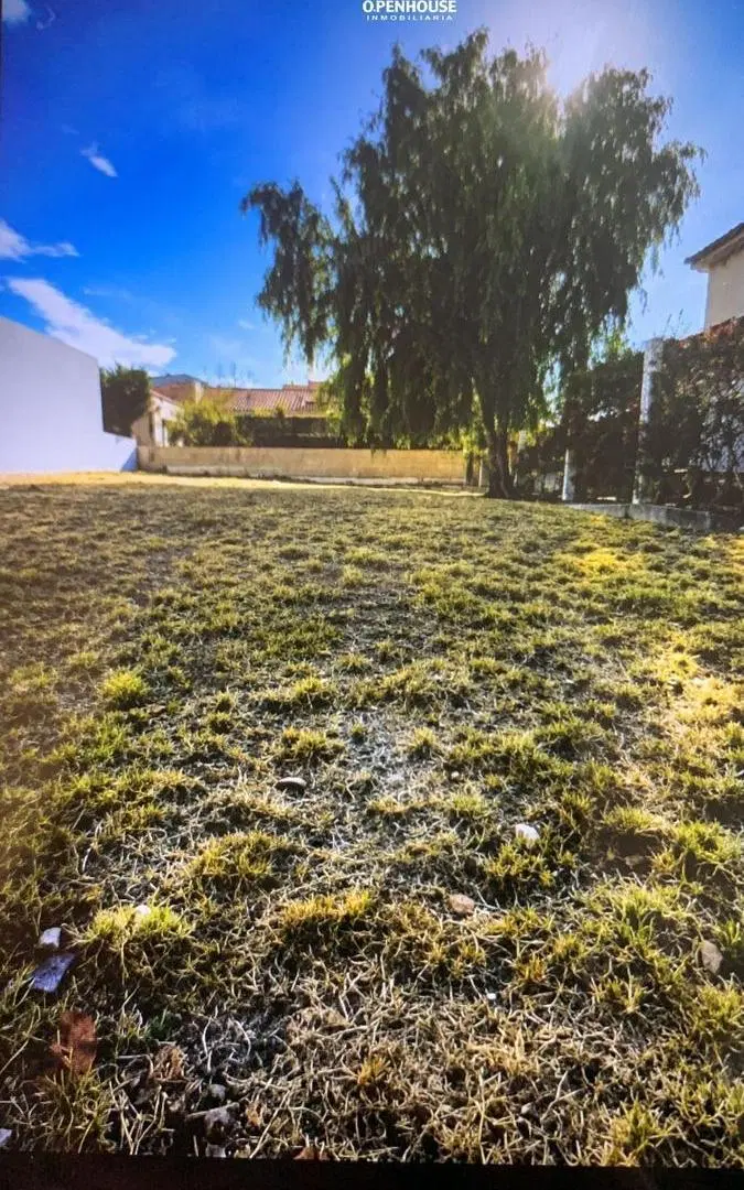 OPENHOUSE GROUP vende fabuloso terreno en Barrio Dalvian. 4