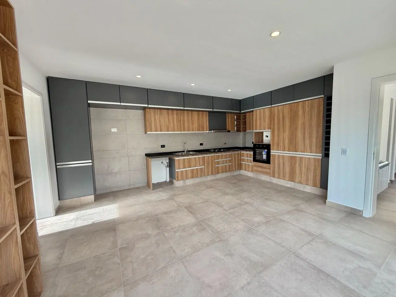 OPENHOUSE vende hermosa casa ubicada en Barrio Dalvian. 4
