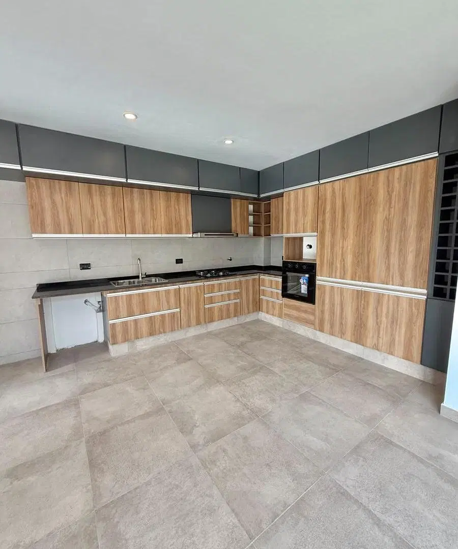 OPENHOUSE vende hermosa casa ubicada en Barrio Dalvian. 5