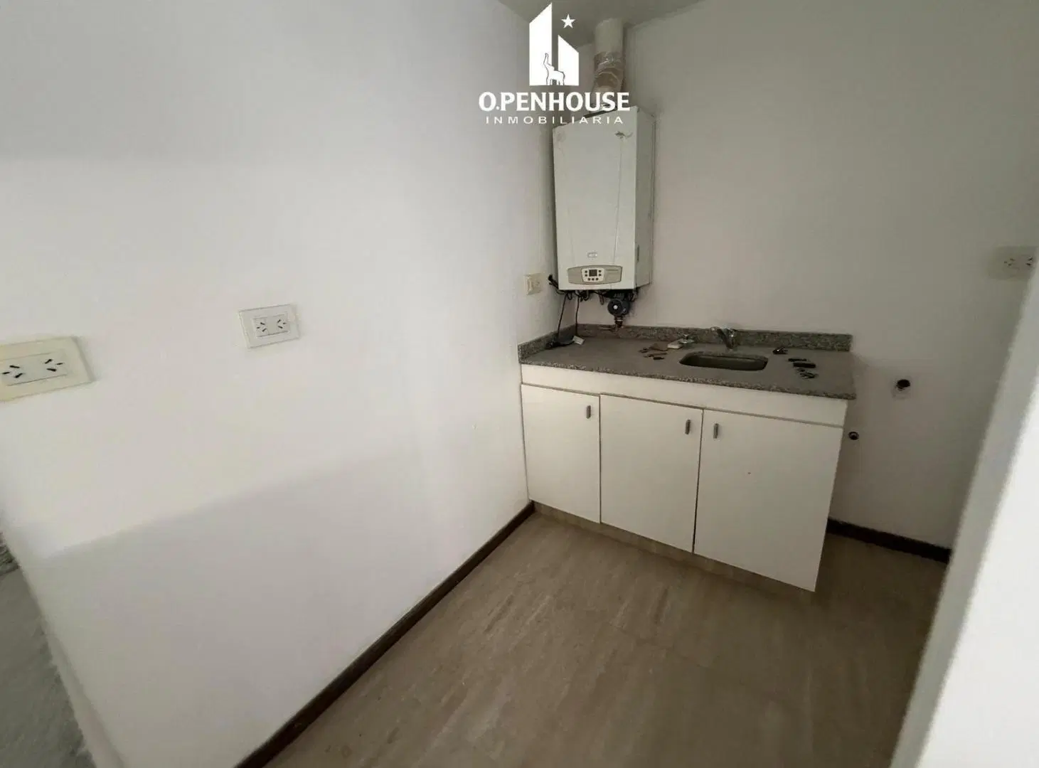 OPENHOUSE alquila hermosa casa en Barrio Altas Mendoza. 4