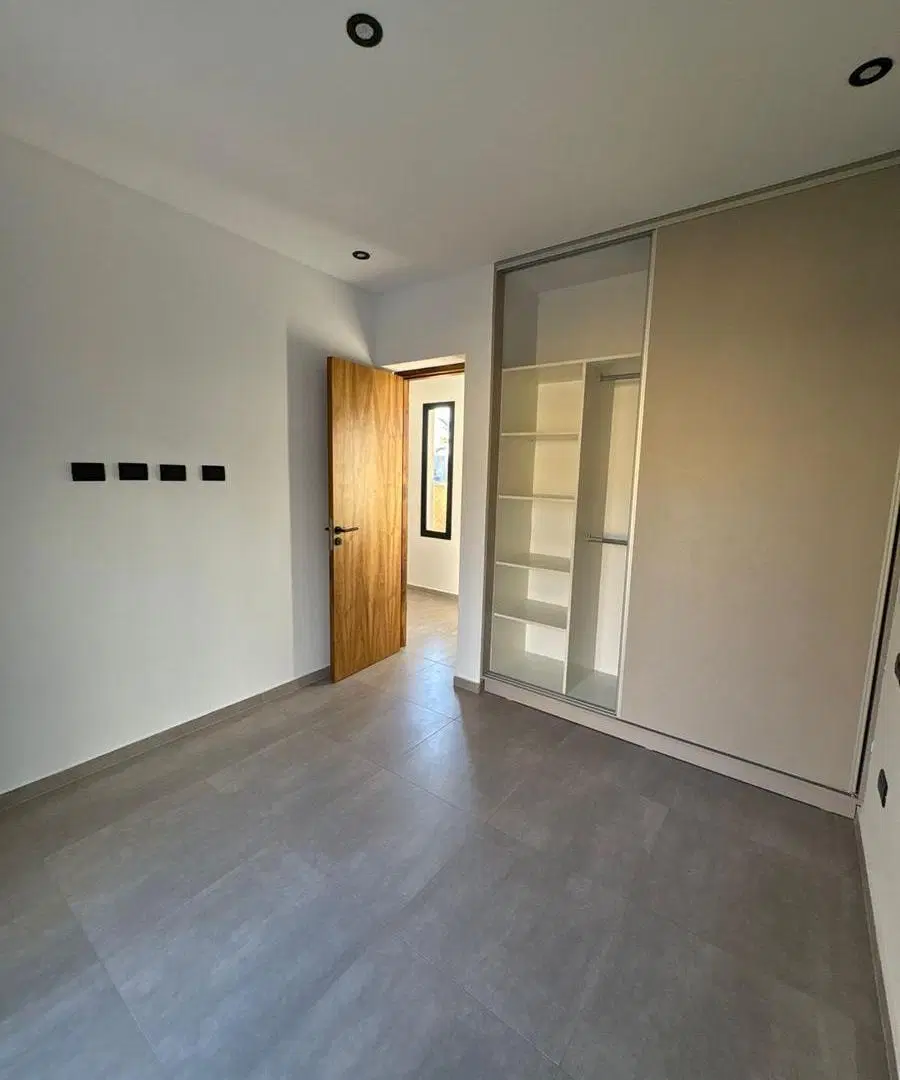 OPENHOUSE vende excelente casa a estrenar en Bº Estancia Bulnes 8