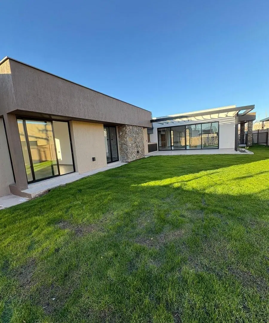 OPENHOUSE vende excelente casa a estrenar en Bº Estancia Bulnes 2