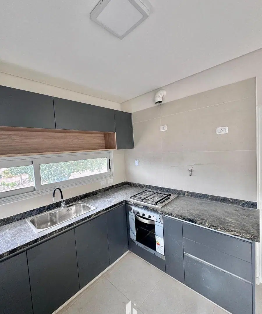 OPENHOUSE inmobiliaria vende magnífica casa a estrenar en Barrio Dalvian 8