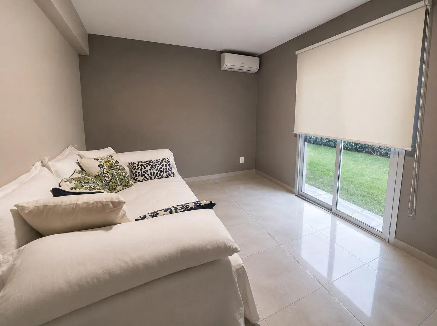 OPENHOUSE inmobiliaria VENDE hermosa casa moderna, ubicada en el barrio Dalvian. 3