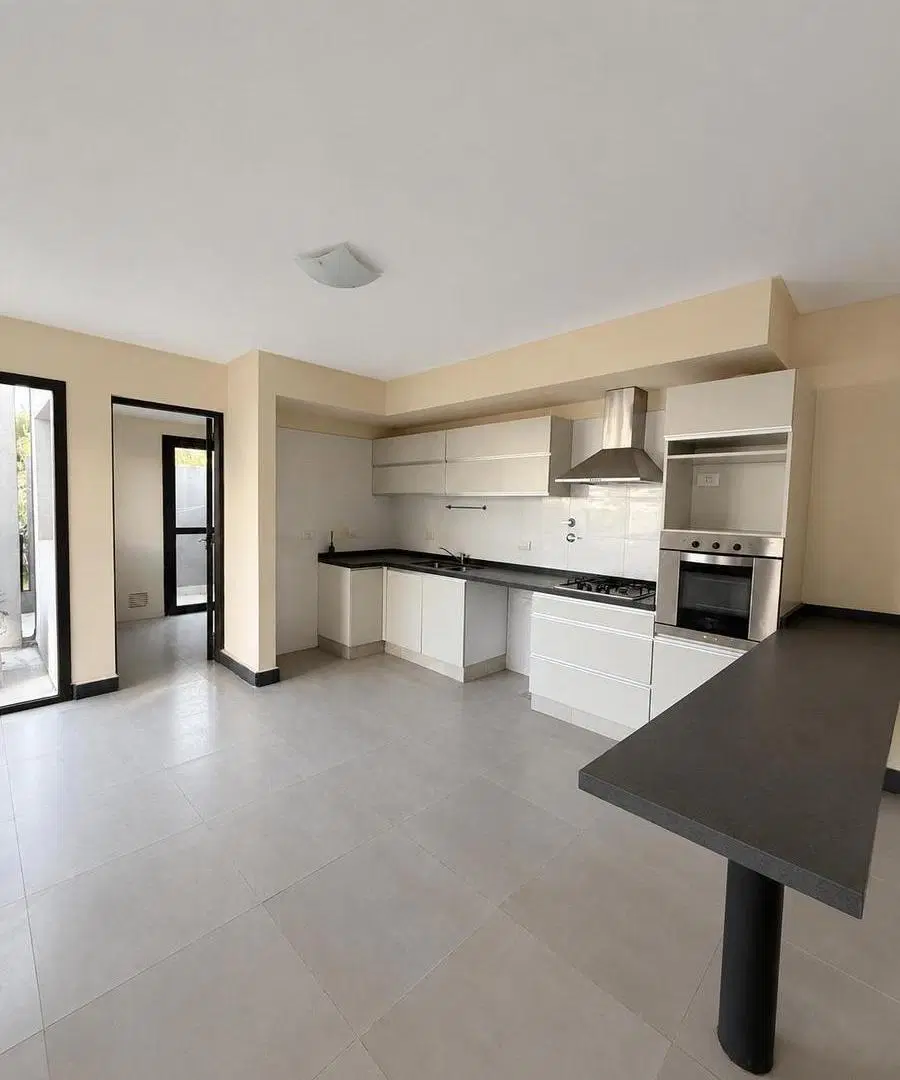 OPENHOUSE vende excelente casa en Barrio Dalvian 3