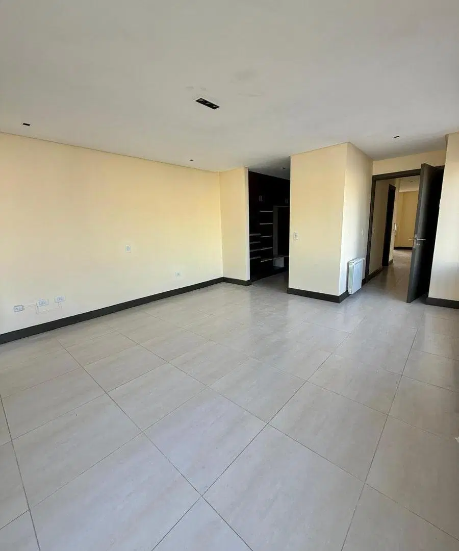OPENHOUSE vende excelente casa en Barrio Dalvian 5