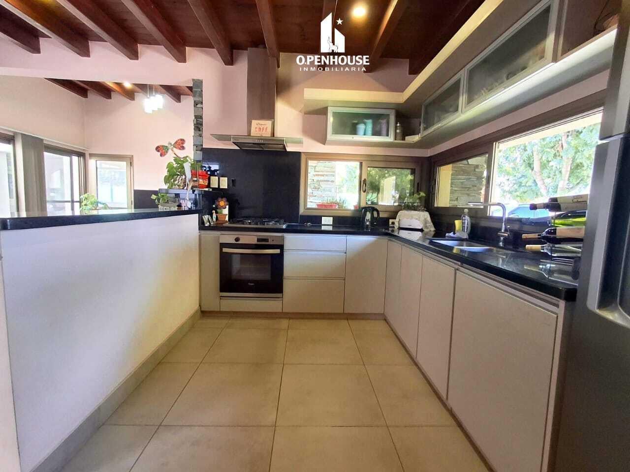 Foto de OPENHOUSE vende hermosa casa barrio en privado Guaymallén., imagen 1