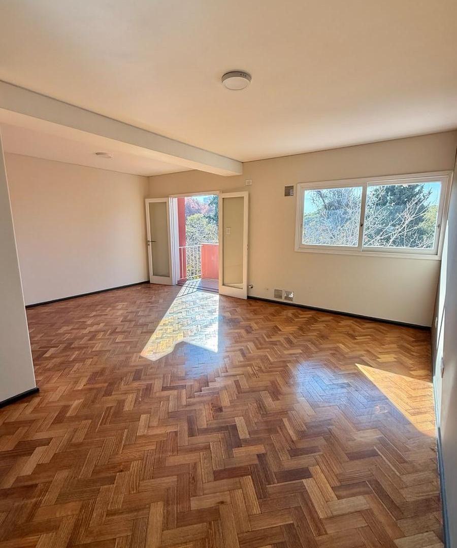 Foto de OPENHOUSE vende semipiso frente a la plaza Independencia, imagen 1
