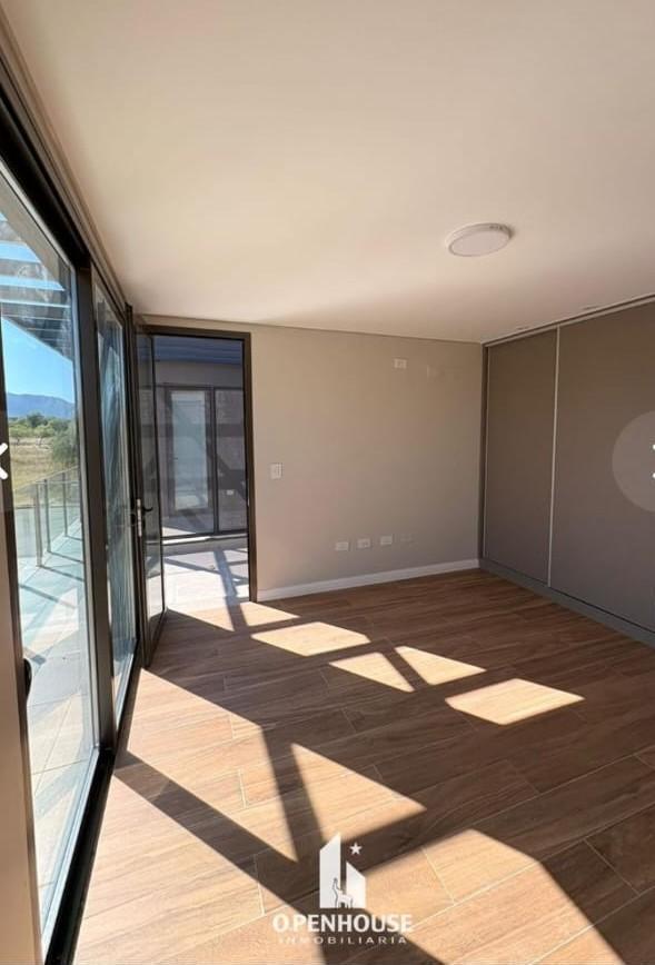 Foto de OPENHOUSE GROUP VENDE HERMOSO DUPLEX EN BARRIO DALVIAN, imagen 4