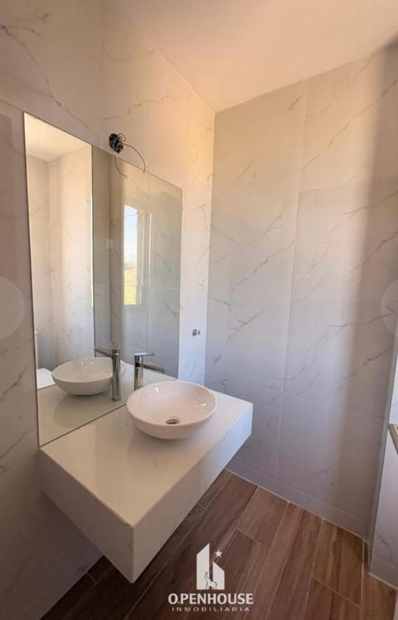 Foto de OPENHOUSE GROUP VENDE HERMOSO DUPLEX EN BARRIO DALVIAN, imagen 3