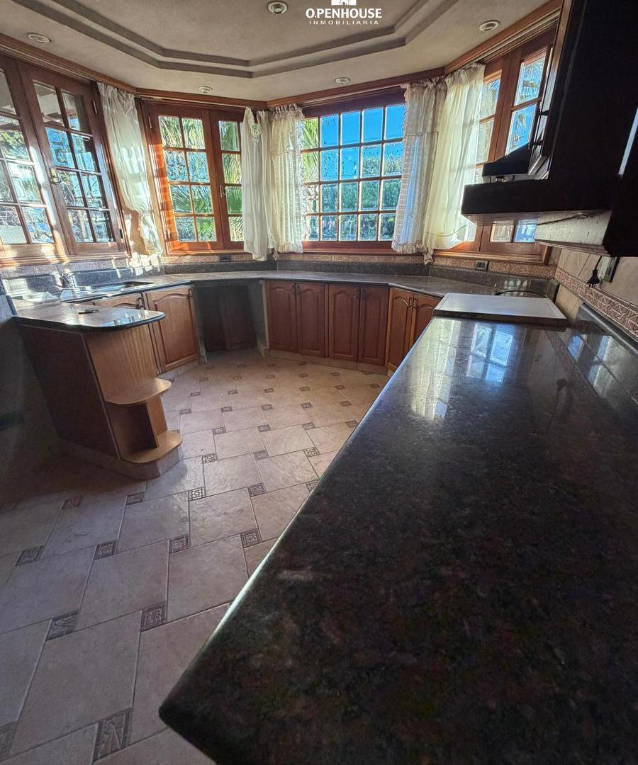 Foto de OPENHOUSE vende imponente casa en Barrio Dalvian, imagen 2