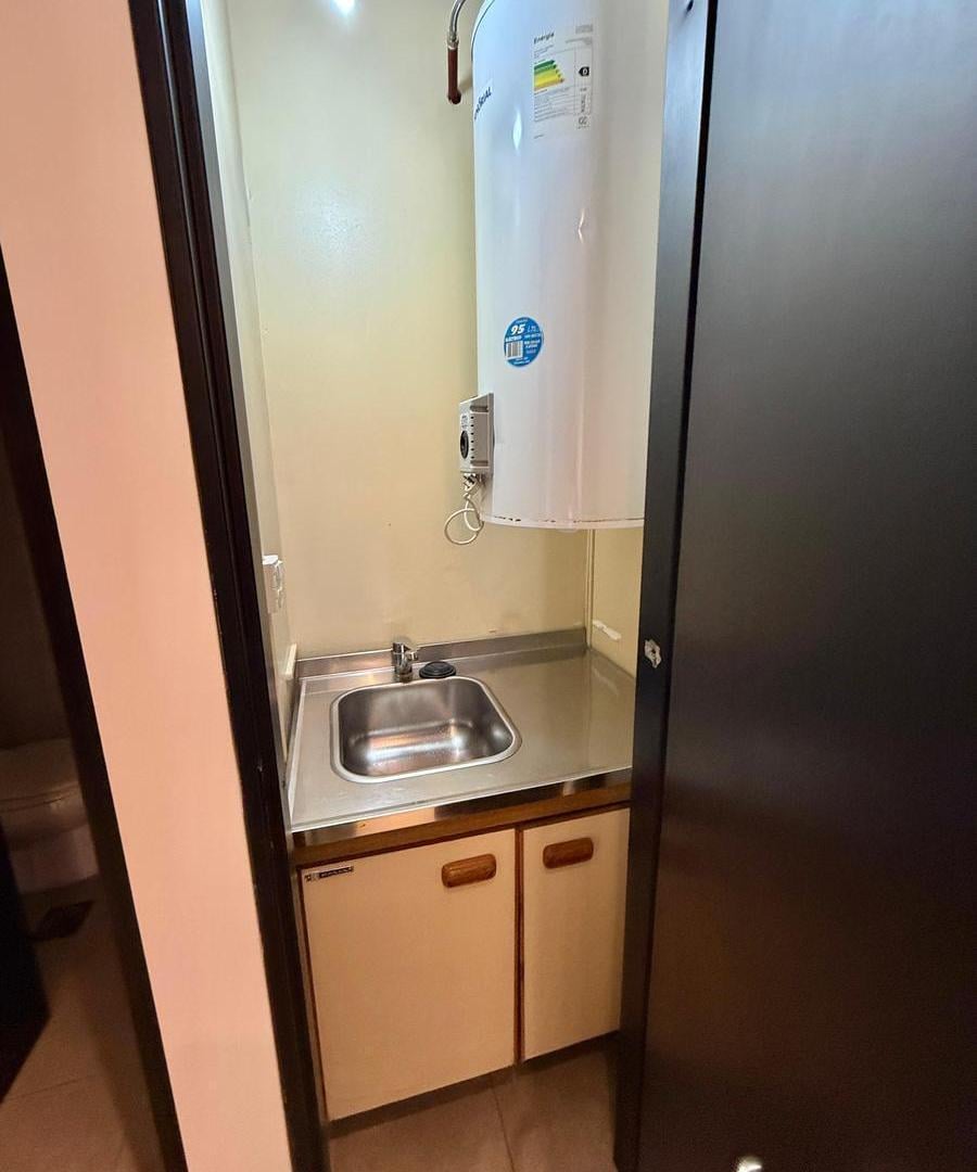 Foto de OPENHOUSE alquila hermosa oficina en calle Pedro Vargas, imagen 1