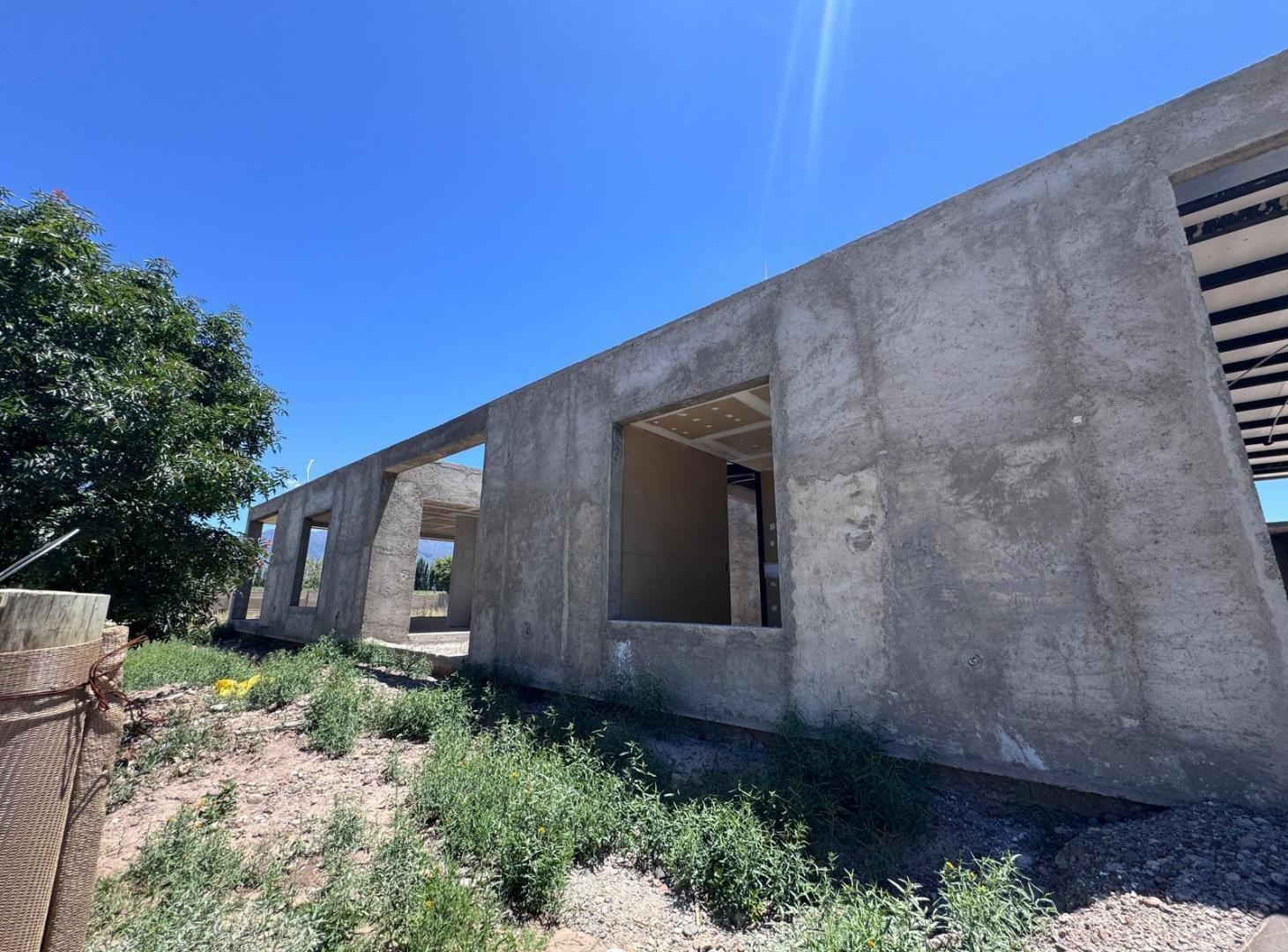 Foto de OPENHOUSE vende casa en obra gruesa en Barrio El Envero, imagen 1