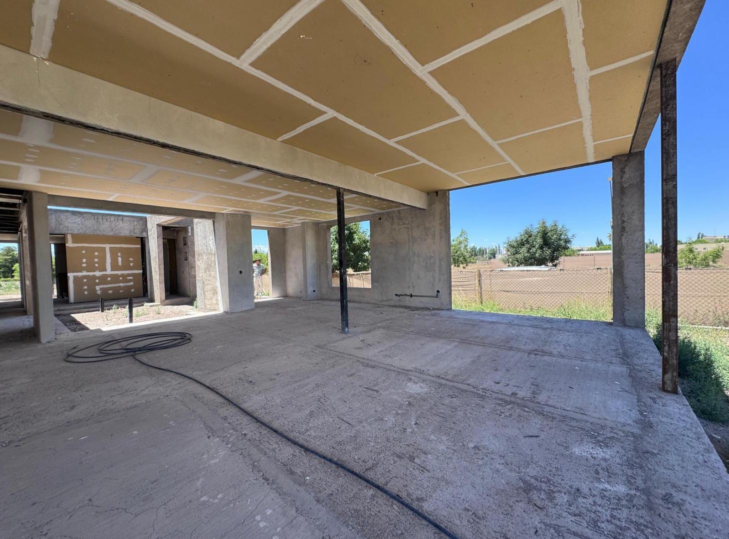 Foto de OPENHOUSE vende casa en obra gruesa en Barrio El Envero, imagen 1