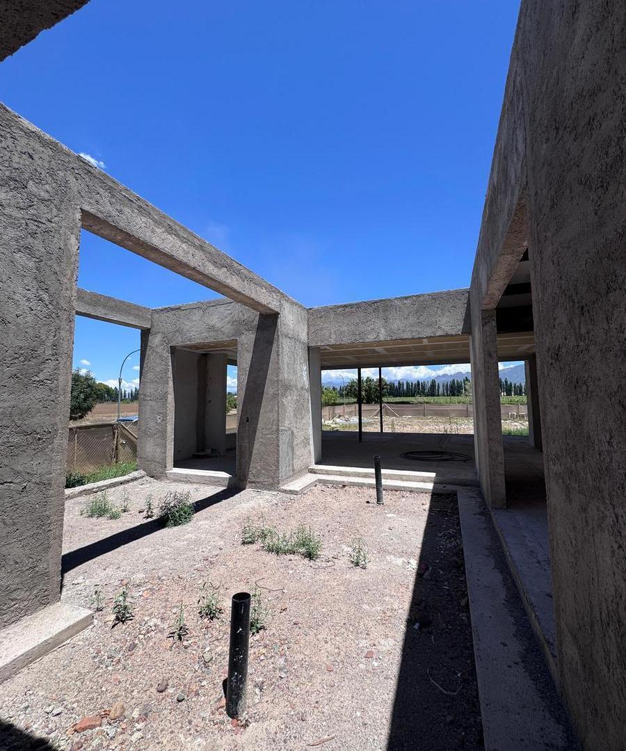 Foto de OPENHOUSE vende casa en obra gruesa en Barrio El Envero, imagen 3
