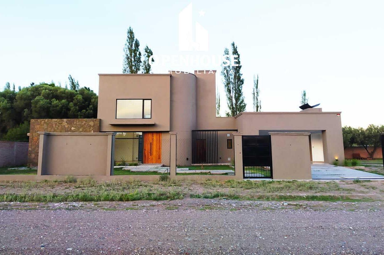 Foto de OPENHOUSE GROUP VENDE PRESTIGIOSA CASA, BARRIO SEMI PRIVADO EN SAN, imagen 4