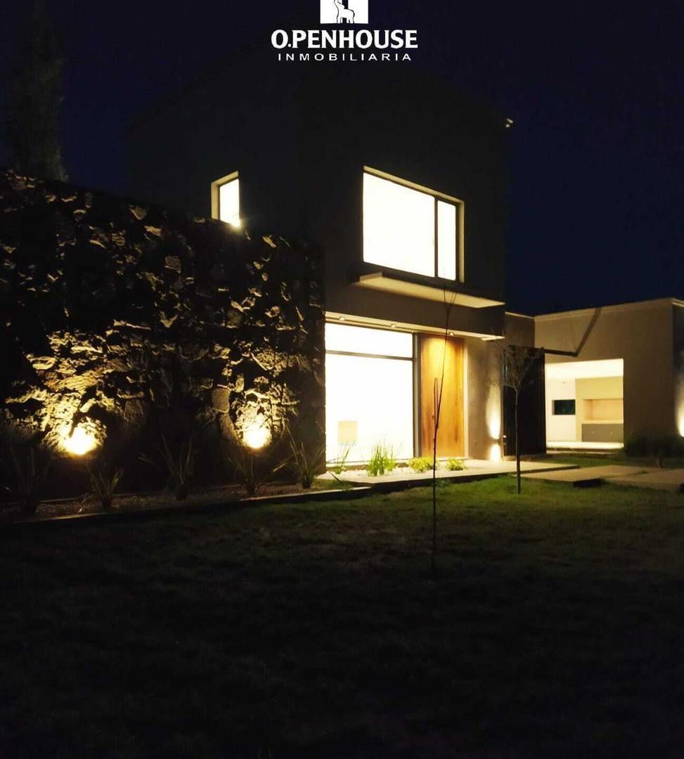 Foto de OPENHOUSE GROUP VENDE PRESTIGIOSA CASA, BARRIO SEMI PRIVADO EN SAN, imagen 1