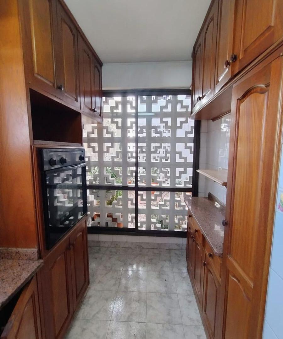 Foto de OPENHOUSE ALQUILA AMPLIO Y LUMINOSO DEPARTAMENTO EN LISANDRO DE LA TORE, imagen 1