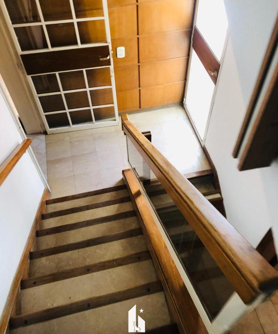 Foto de OPENHOUSE vende hermoso duplex tipo casa en Barrio Bombal, Ciudad., imagen 2
