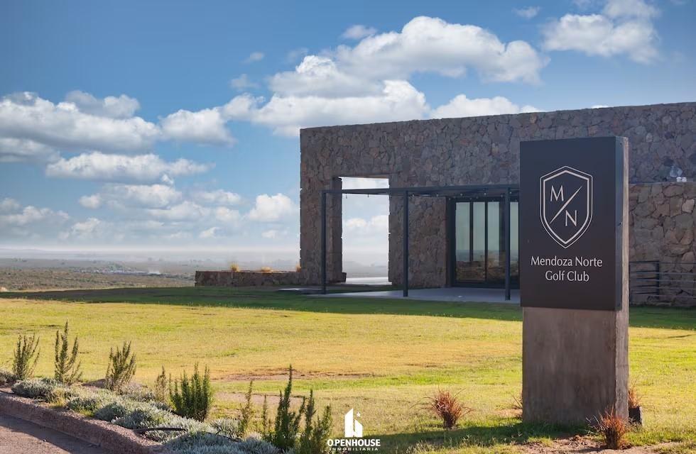 Foto de OPENHOUSE vende maravilloso terreno en Barrio Privado Mendoza Norte., imagen 3