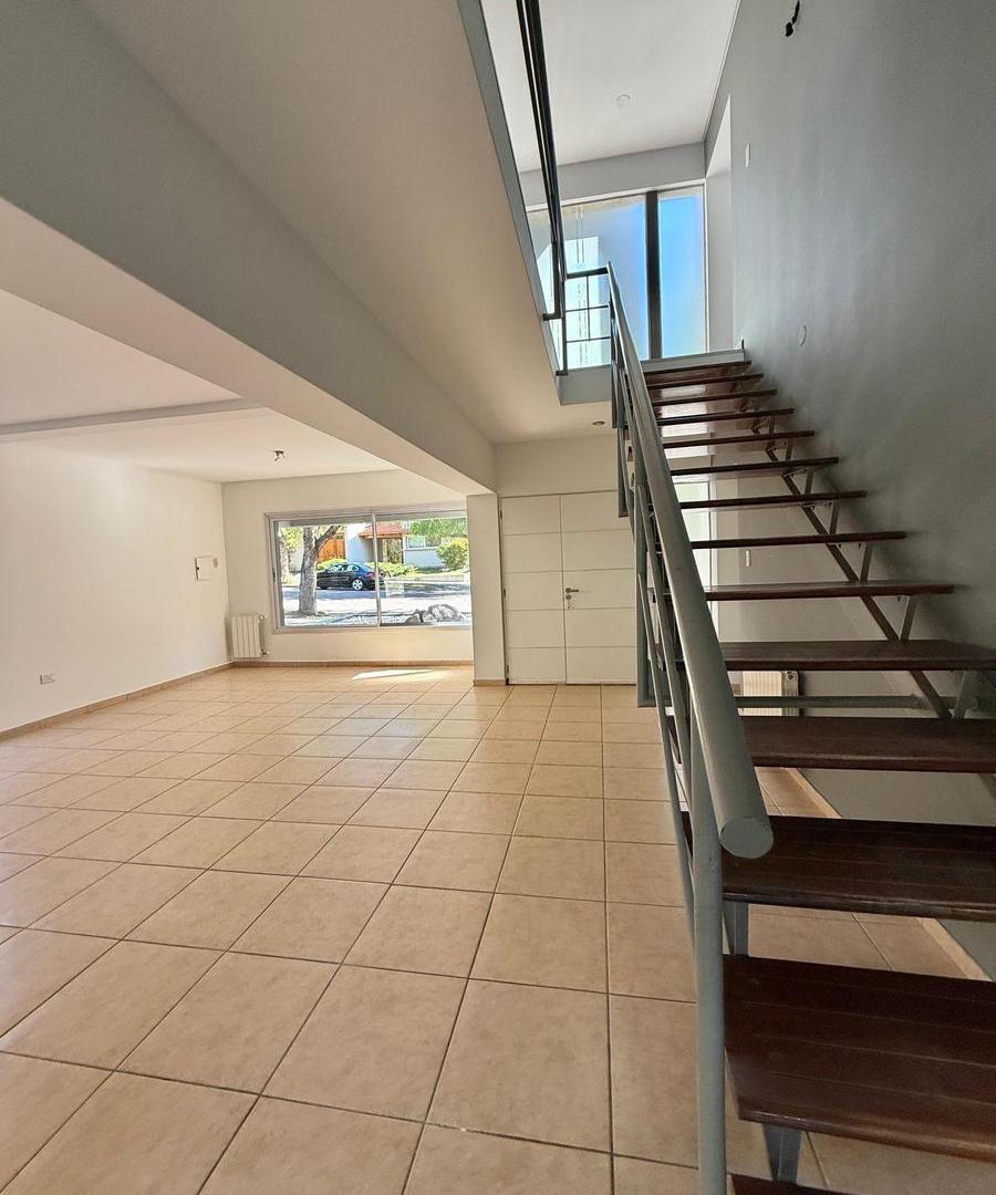 Foto de OPENHOUSE vende hermosa casa en prestigioso Barrio Dalvian, imagen 1