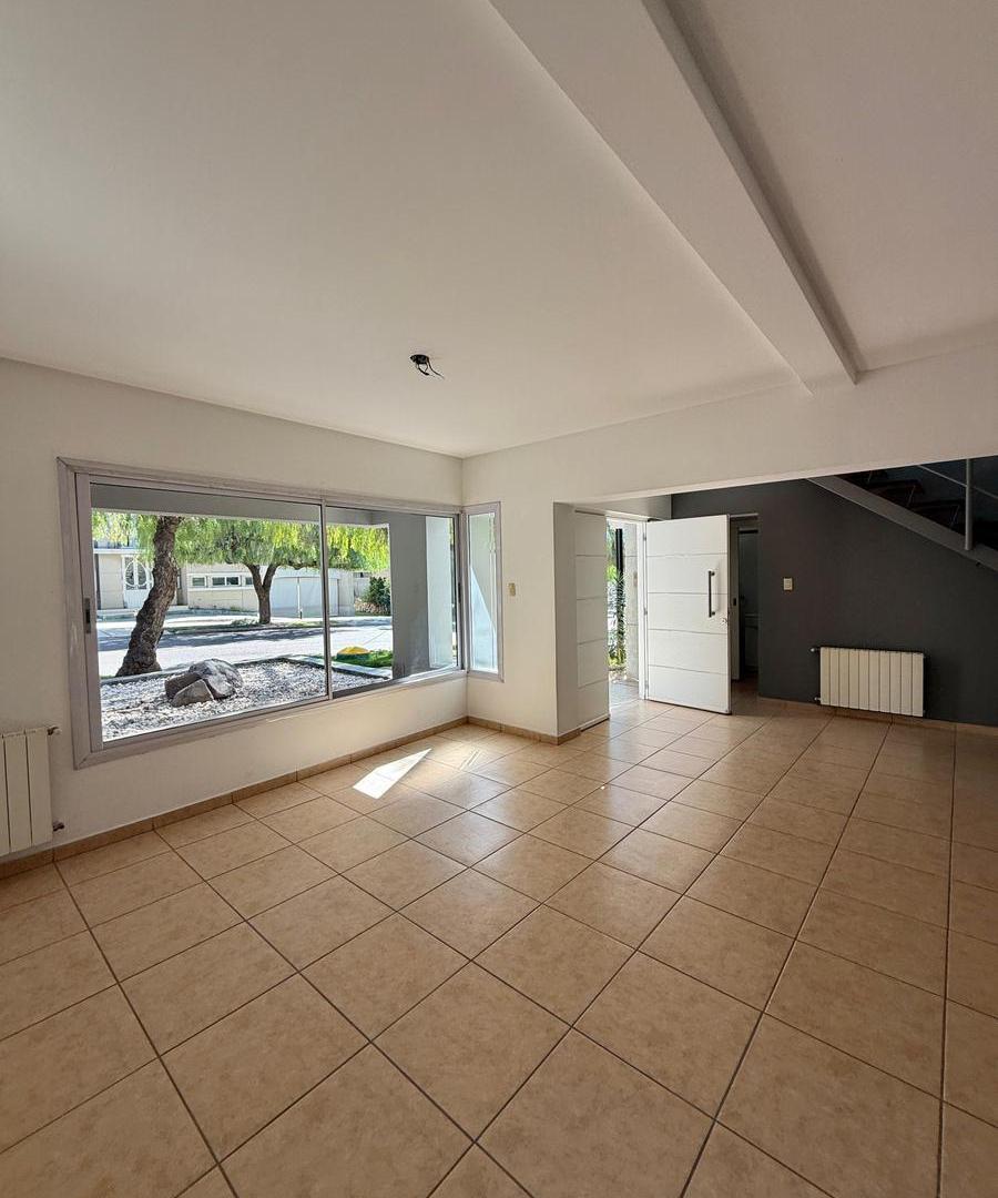 Foto de OPENHOUSE vende hermosa casa en prestigioso Barrio Dalvian, imagen 5