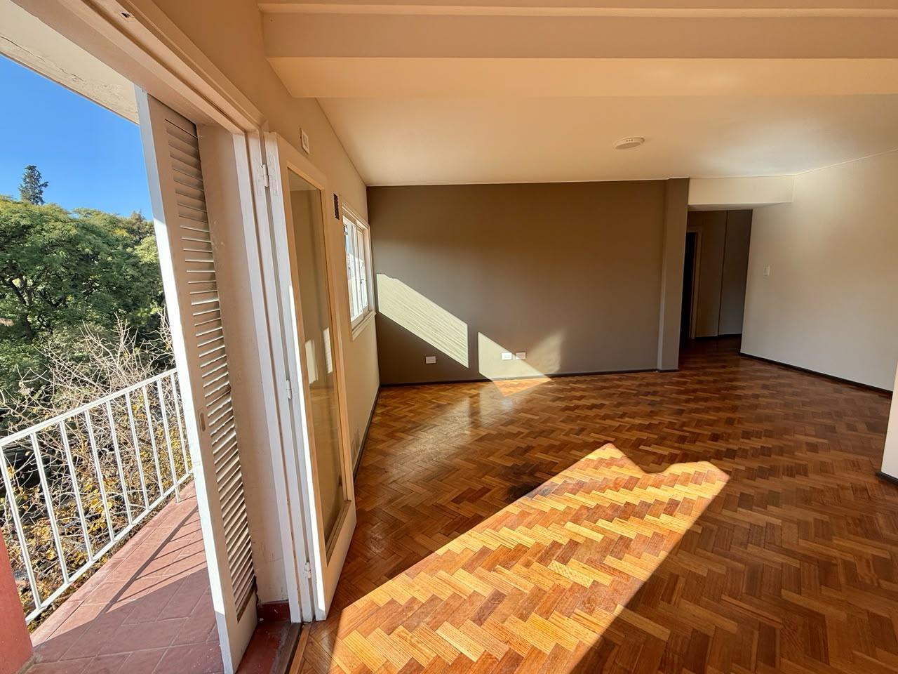Foto de OPENHOUSE vende semipiso frente a la plaza Independencia, imagen 1