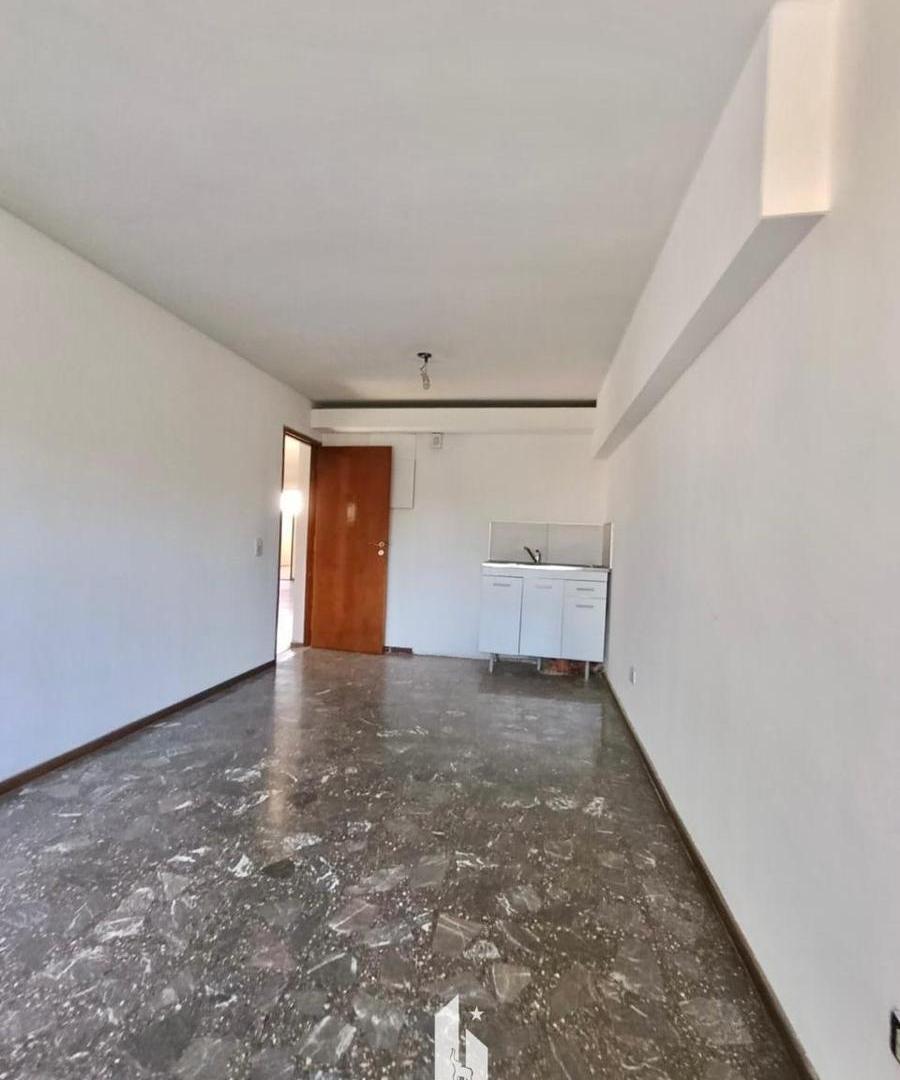 Foto de OPENHOUSE vende VIVIENDA LOCAL COMERCIAL DEPÓSITO OFICINAS en Guaymallén, imagen 5
