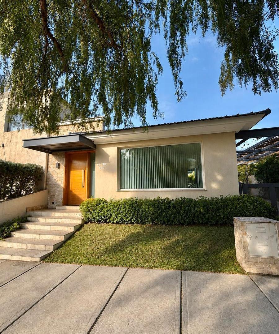 Foto de OPENHOUSE vende hermosa casa en prestigioso Barrio Dalvian, imagen 1