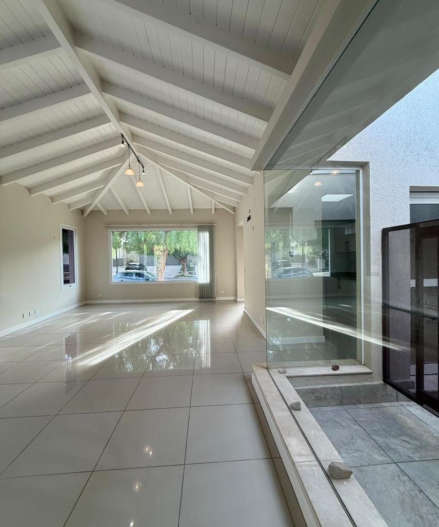 Foto de OPENHOUSE vende hermosa casa en prestigioso Barrio Dalvian, imagen 3